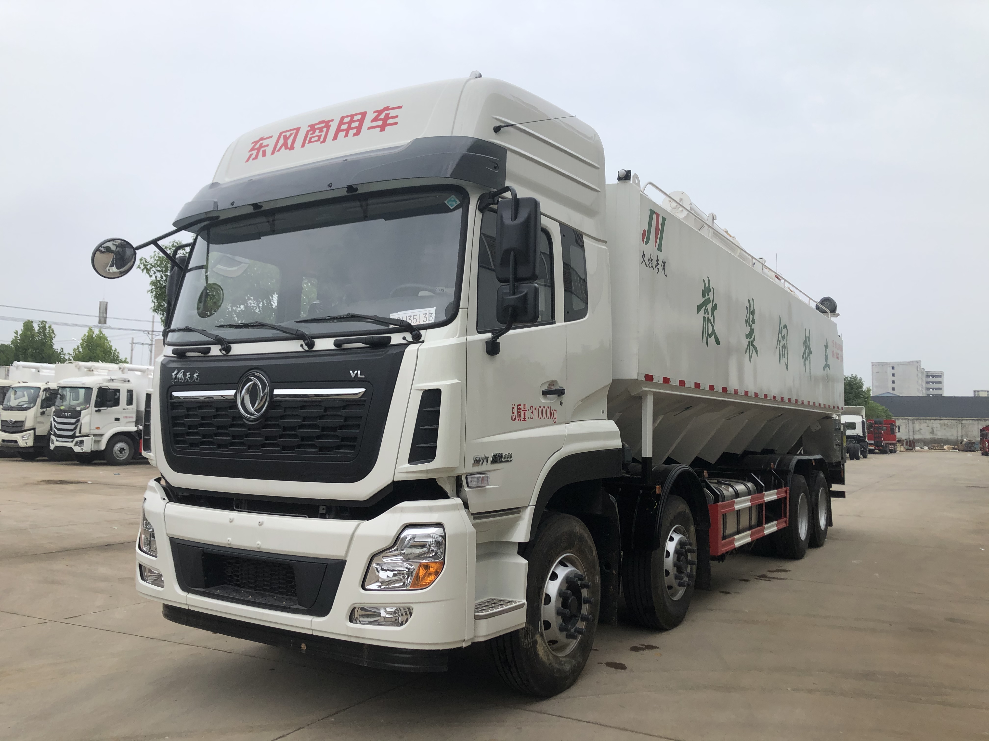 國(guó)六東風(fēng)天龍20噸散裝飼料車(chē)